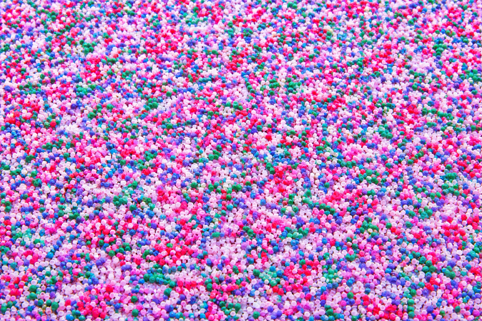 Coloured speckles and SLES needles for detergent